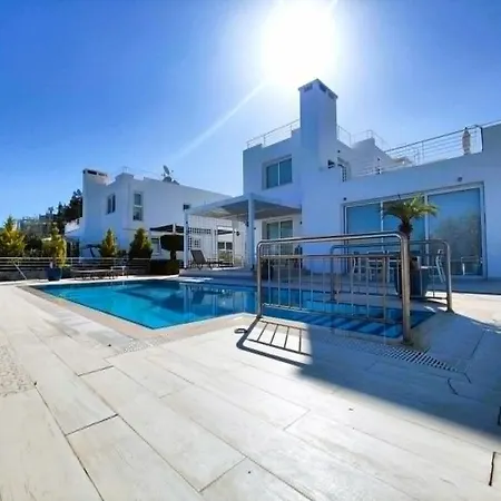 Vila 4-bed Private Pool And Ocean Views Kharcha