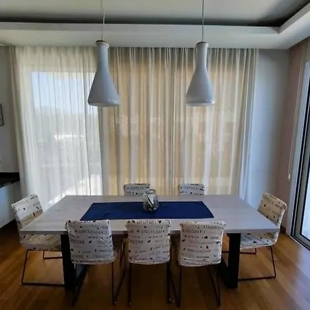 4-bed Private Pool And Ocean Views Vila