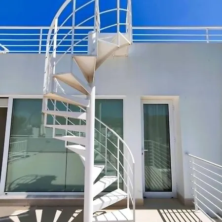 4-bed Private Pool And Ocean Views Vila