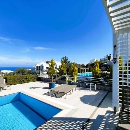 4-bed Private Pool And Ocean Views *