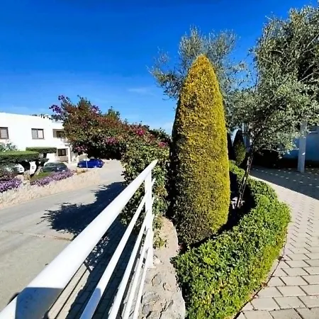 4-bed Private Pool And Ocean Views Vila Kharcha