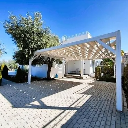 4-bed Private Pool And Ocean Views * Kharcha
